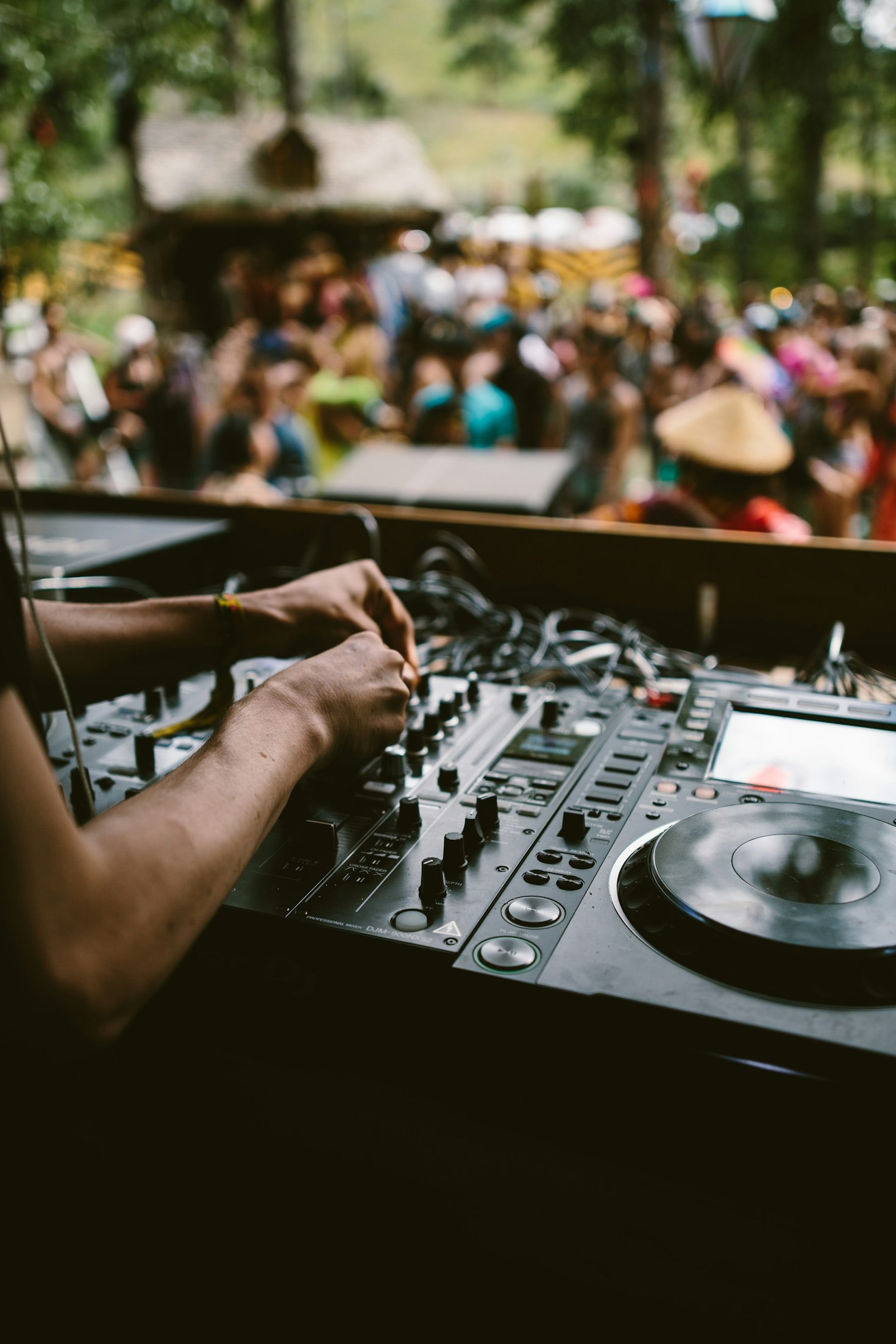 Por que DJHOL é o próximo grande nome da música eletrônica